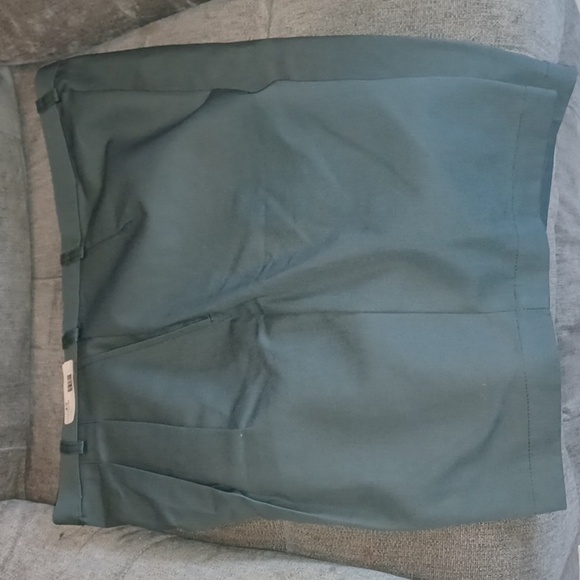 Angelica Pleated front uniform work shorts - Picture 2 of 6